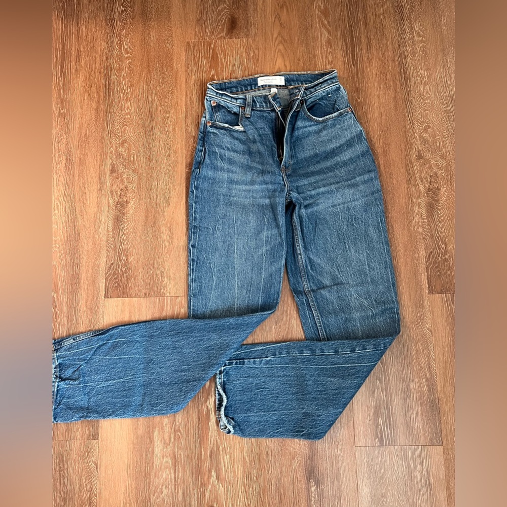 Abercrombie & fitch “The 90’s straight ultra high rise”